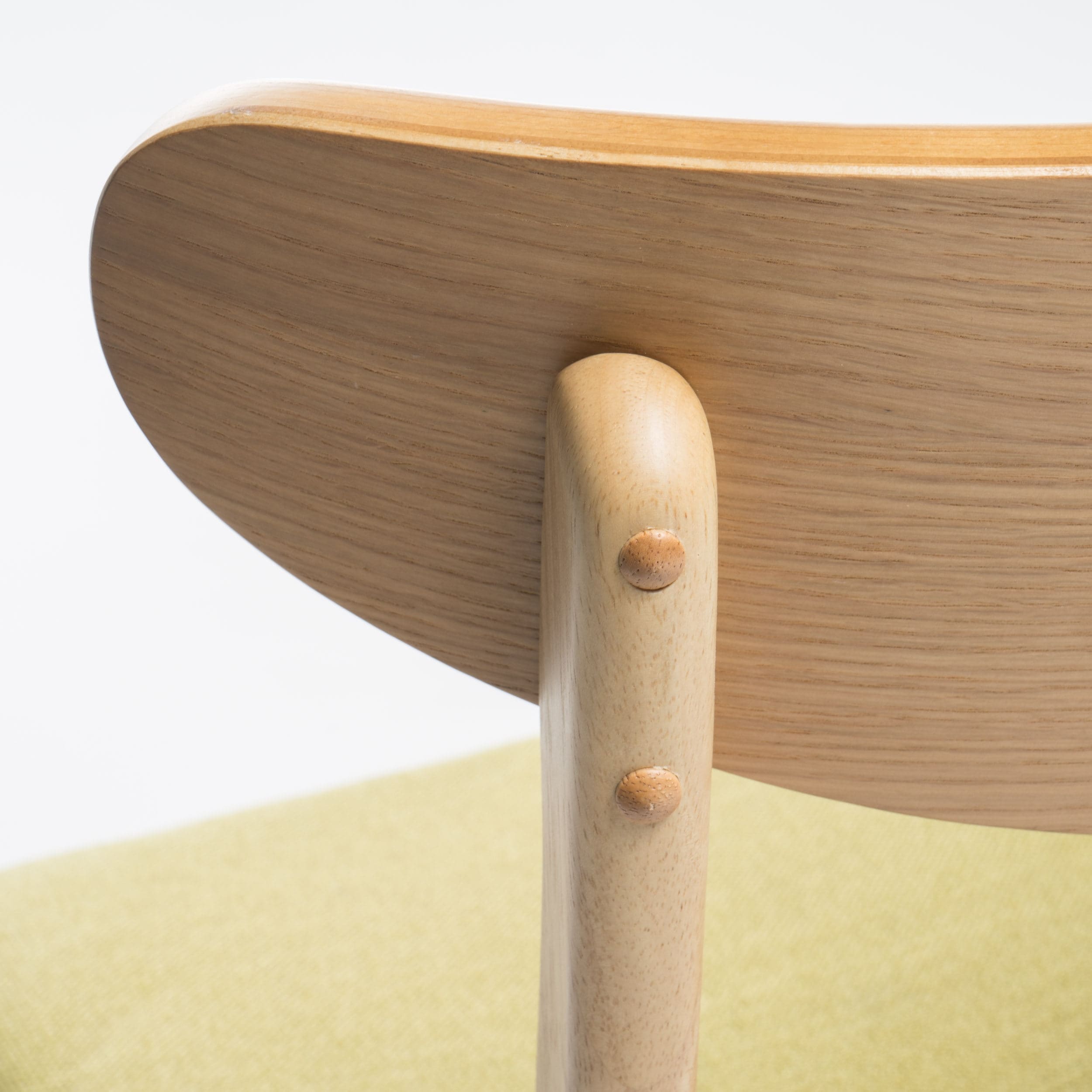 Chaise de salle à manger Abrielle en bois d'hévéa rembourrée, style moderne du milieu du siècle (lot de 2) par Christopher Knight Home