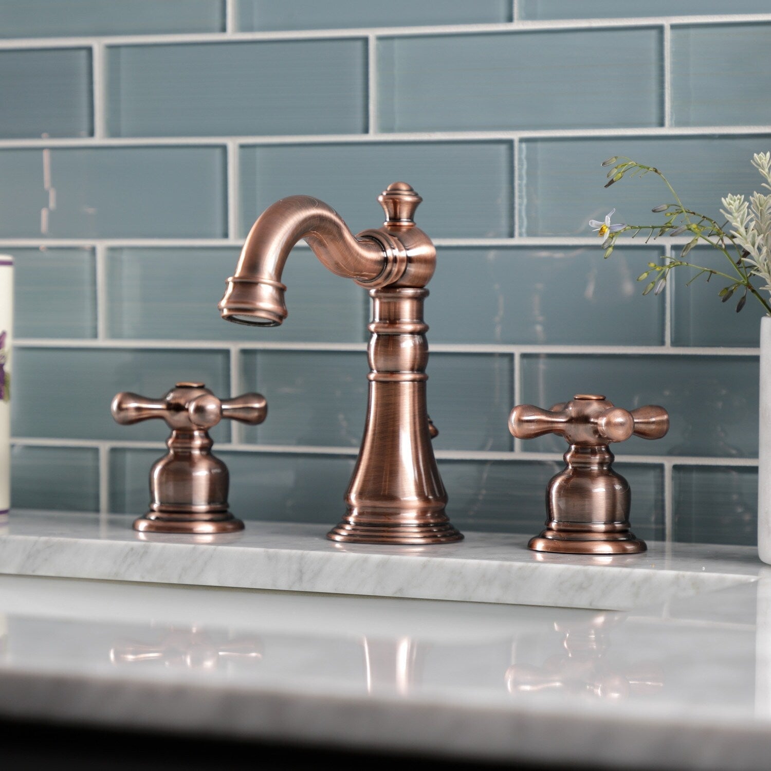 Robinet de salle de bain à large espacement de 8 pouces, style américain classique