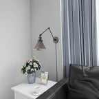 Ensemble de 2 appliques murales modernes à bras oscillant réglable, à brancher ou à câbler.