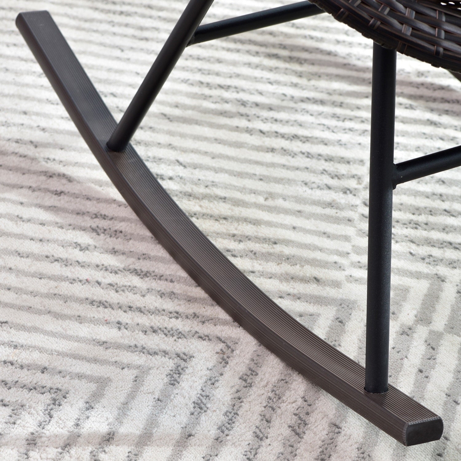 Ensemble bistro de patio OVIOS 3 pièces avec fauteuil à bascule et table basse en verre