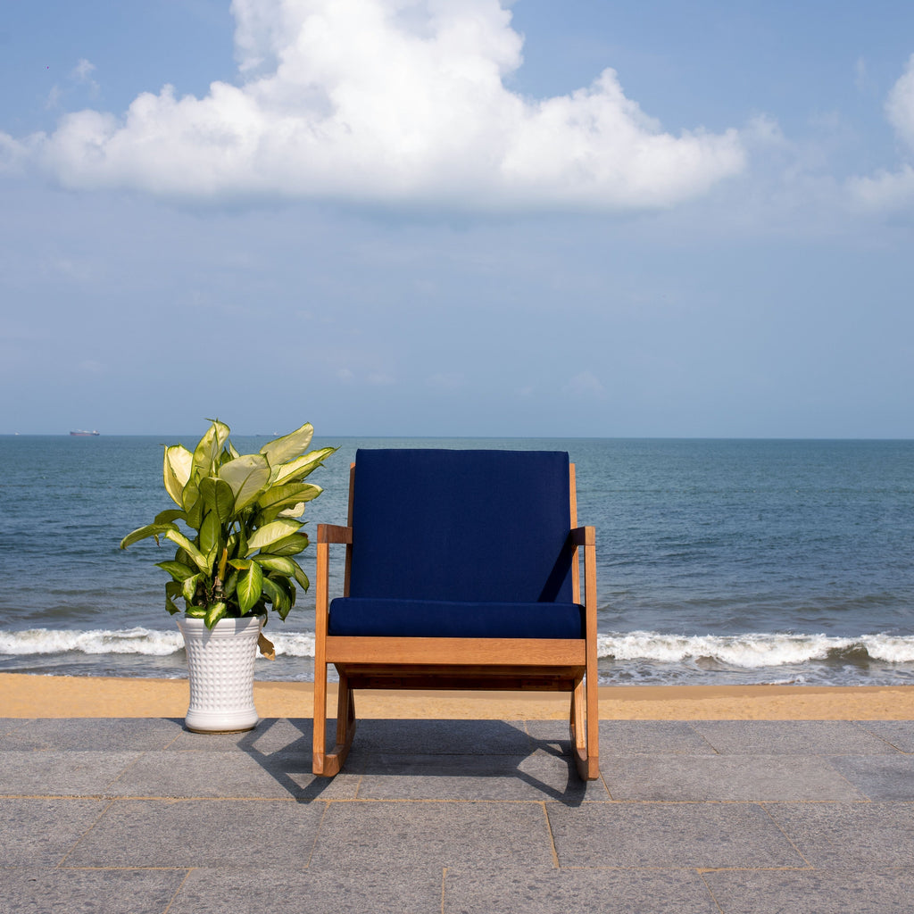 Chaise à bascule d'extérieur Makaila de SAFAVIEH avec coussin - 66L x 79P x 97H (cm)