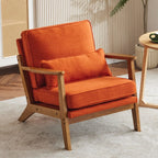 Fauteuil d'appoint en tissu mélangé de lin avec pieds en bois et un coussin beige.