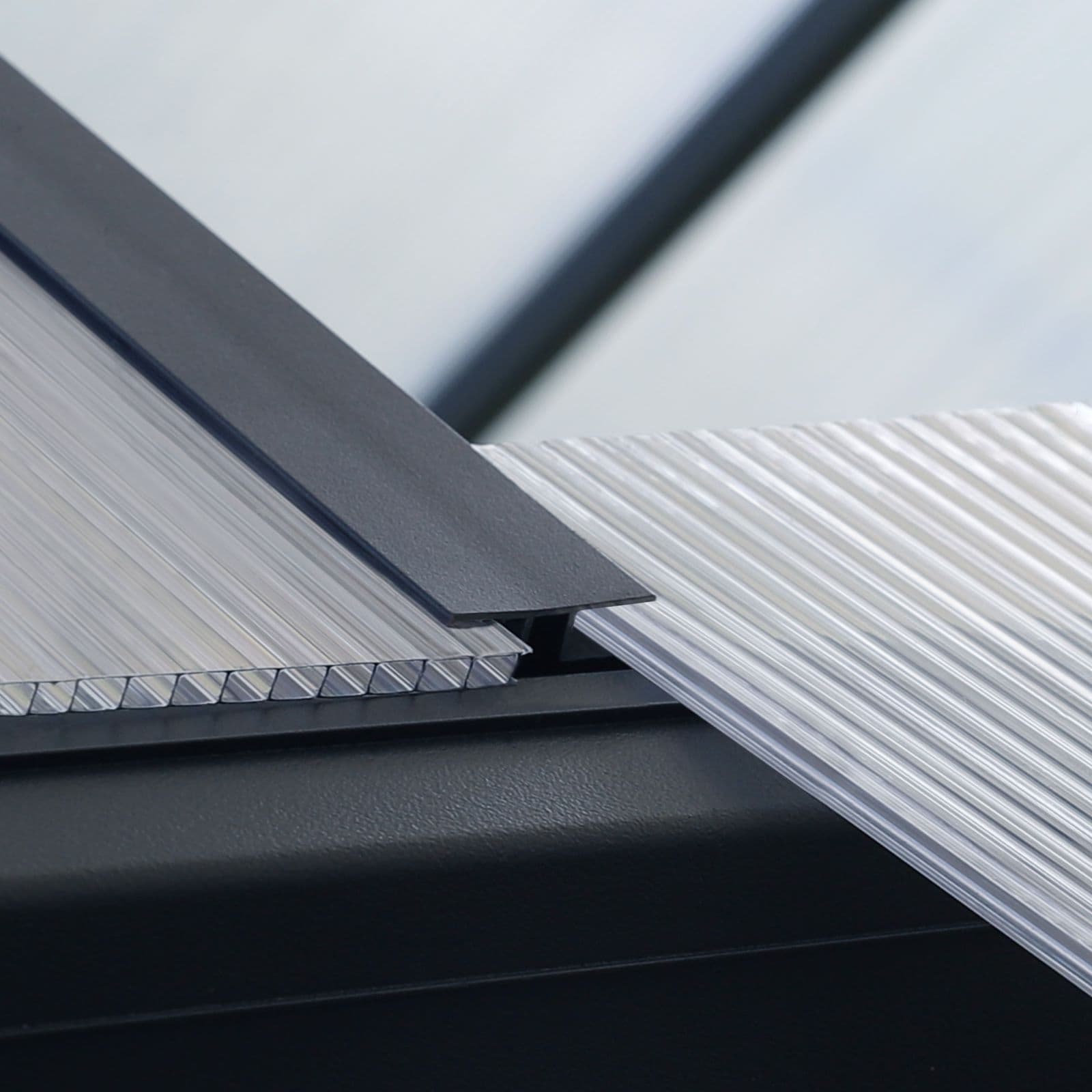 VEIKOUS Kit de serre de jardin en aluminium avec porte verrouillable et fenêtre de toit réglable, gris.