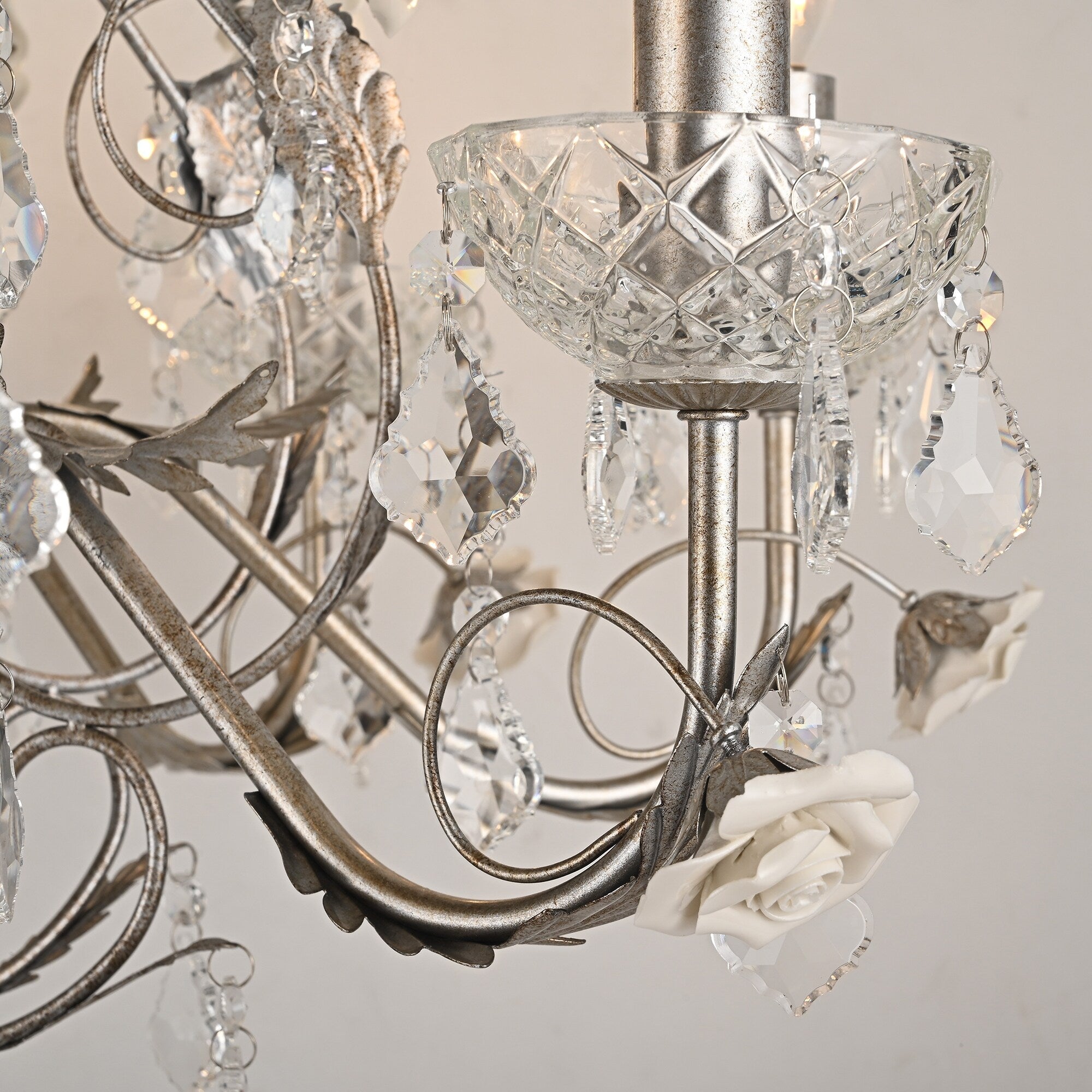 Magnifique et élégant lustre vintage en cristal rose Palace.