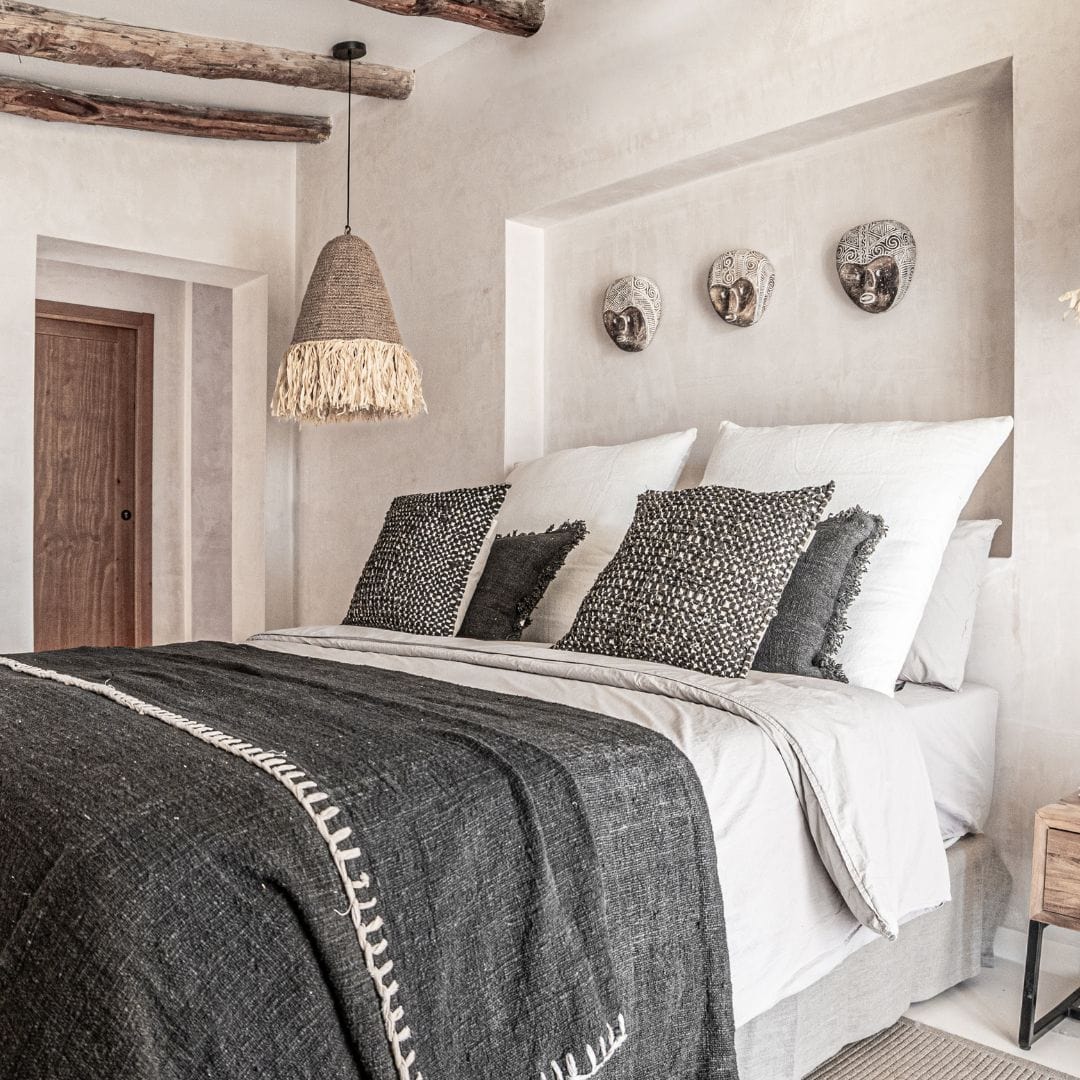 Masque mural primitif en Albasia