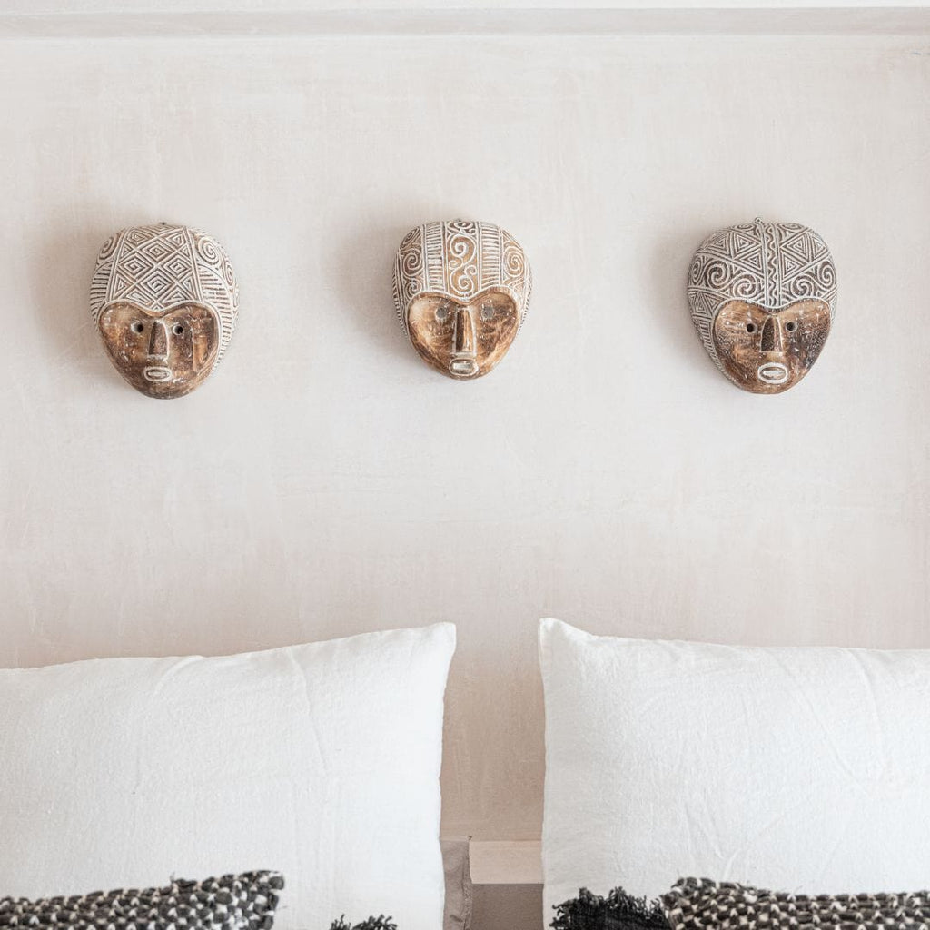 Masque mural primitif en Albasia