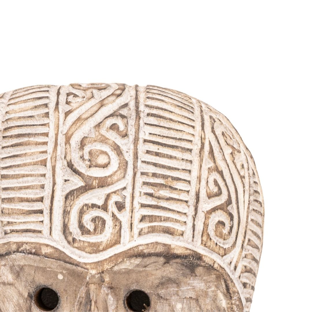 Masque mural primitif en Albasia