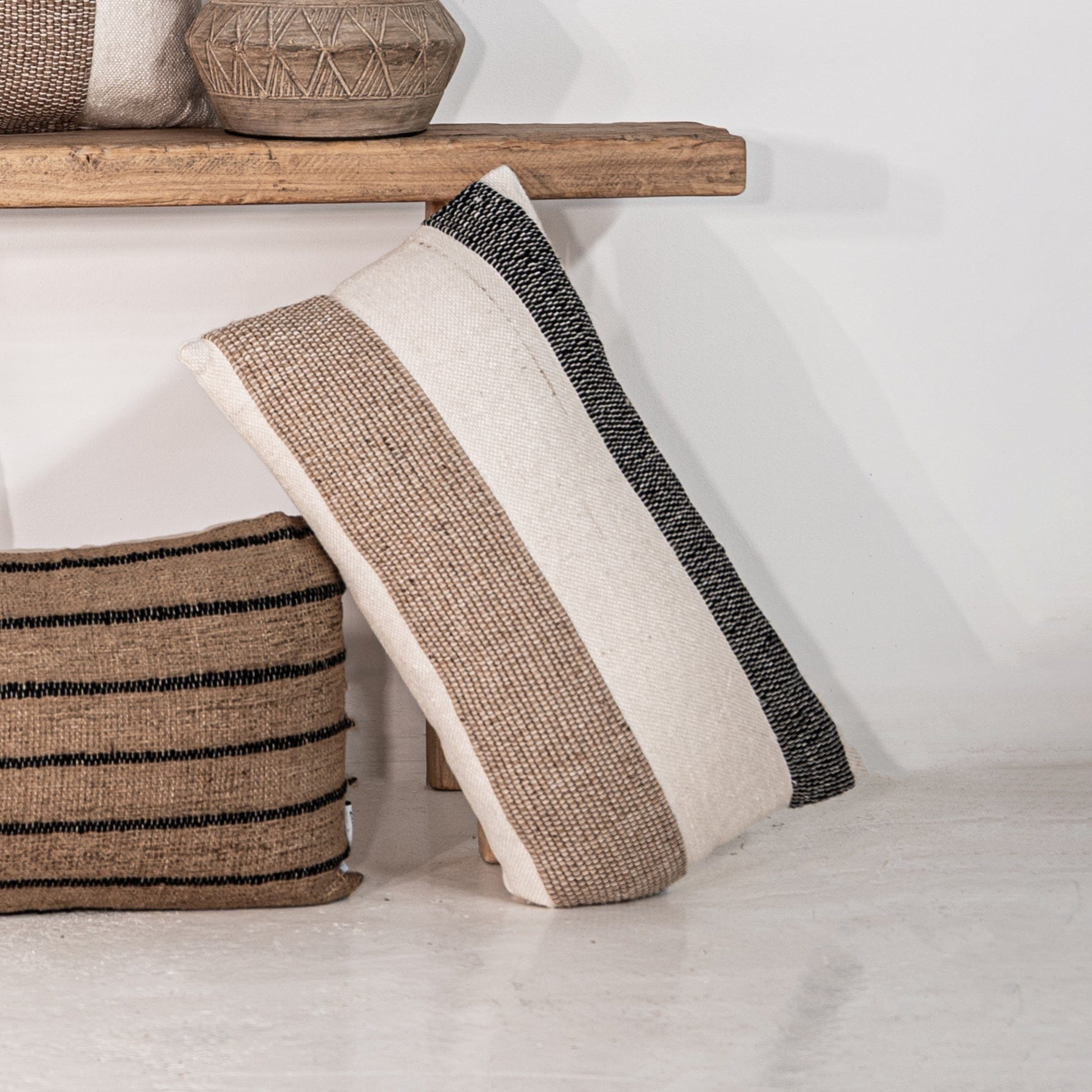 Coussin rectangulaire Amaira à rayures horizontales | 50x30cm