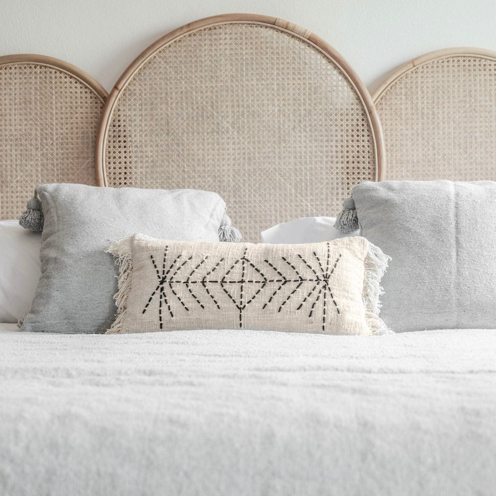 Fronce de coussin Bali | Pompon blanc | 30x60cm