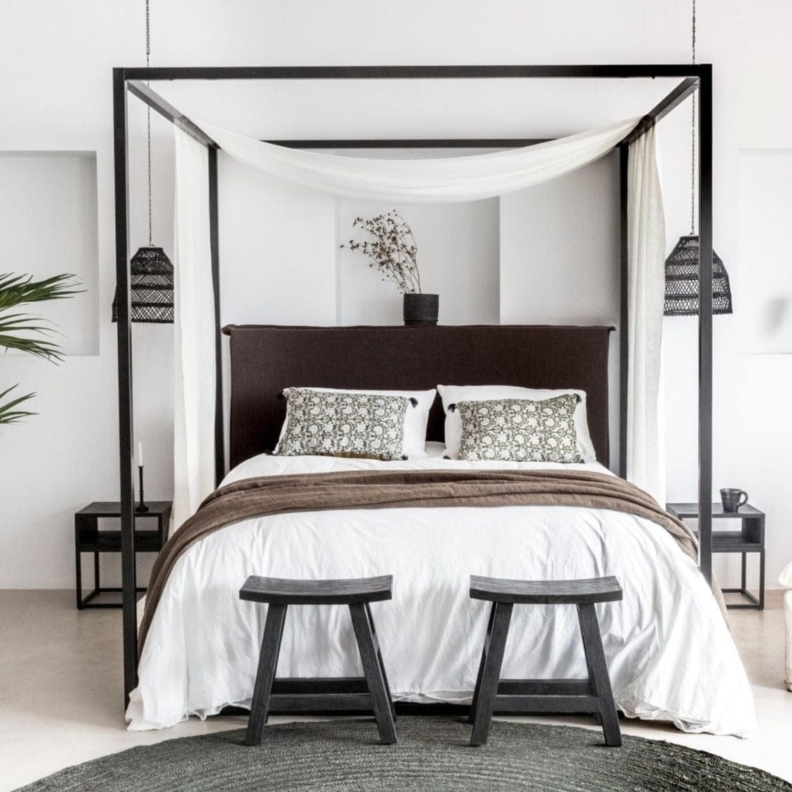 Table de chevet en osier | Noire