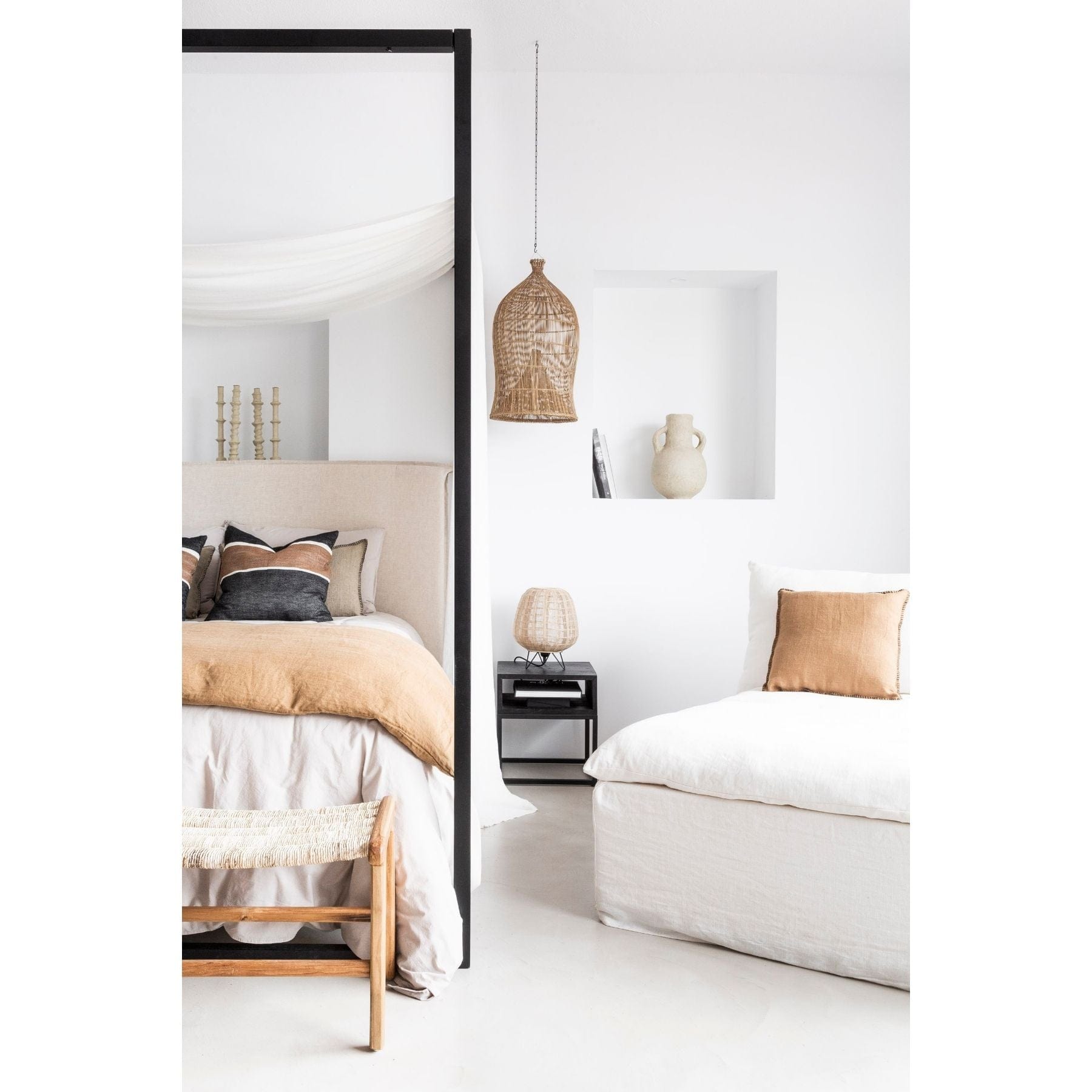 Fronce de coussin en lin | Bord brodé tabac | 45x45cm