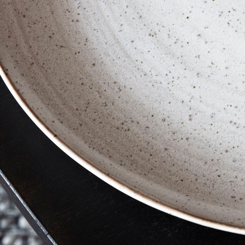 Pion Assiette de service en grès | Blanc/Gris 28.5x3.5cm