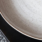 Pion Assiette de service en grès | Blanc/Gris 28.5x3.5cm