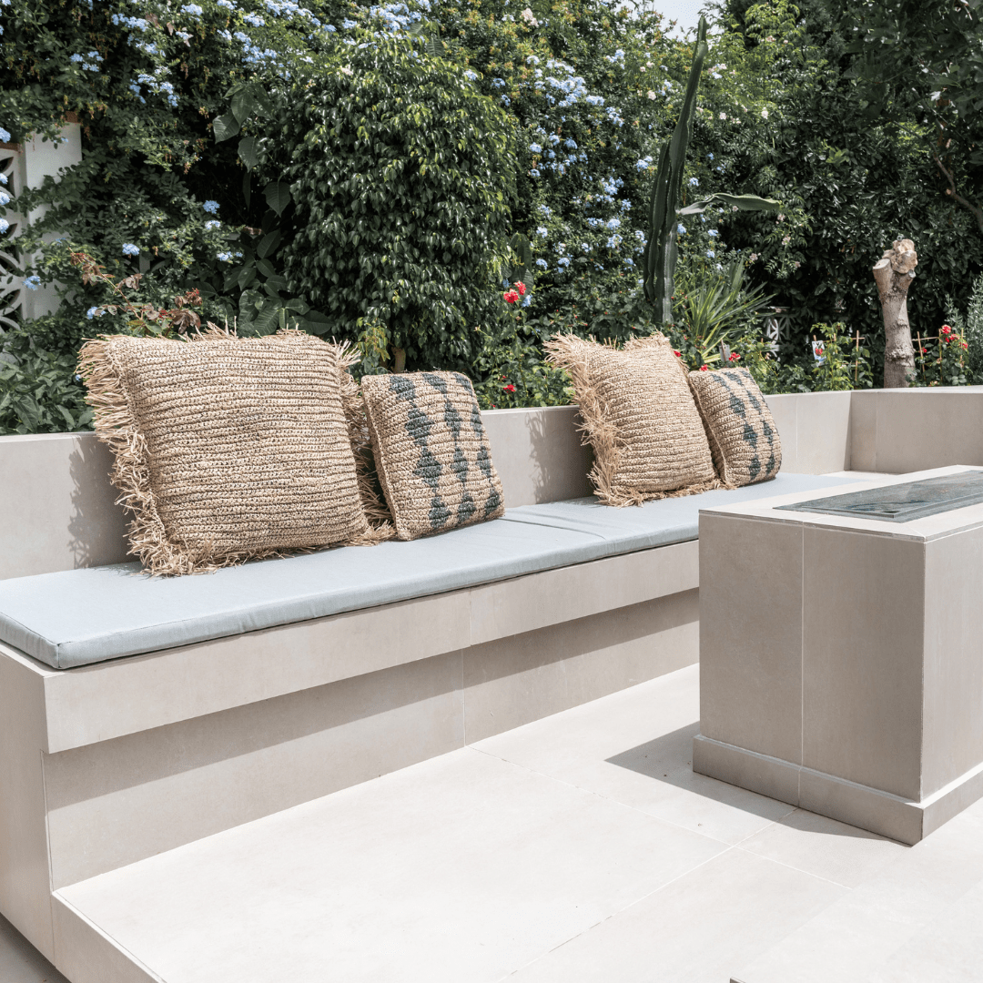 Fronce de coussin en raffia | Motif noir | 50x50cm