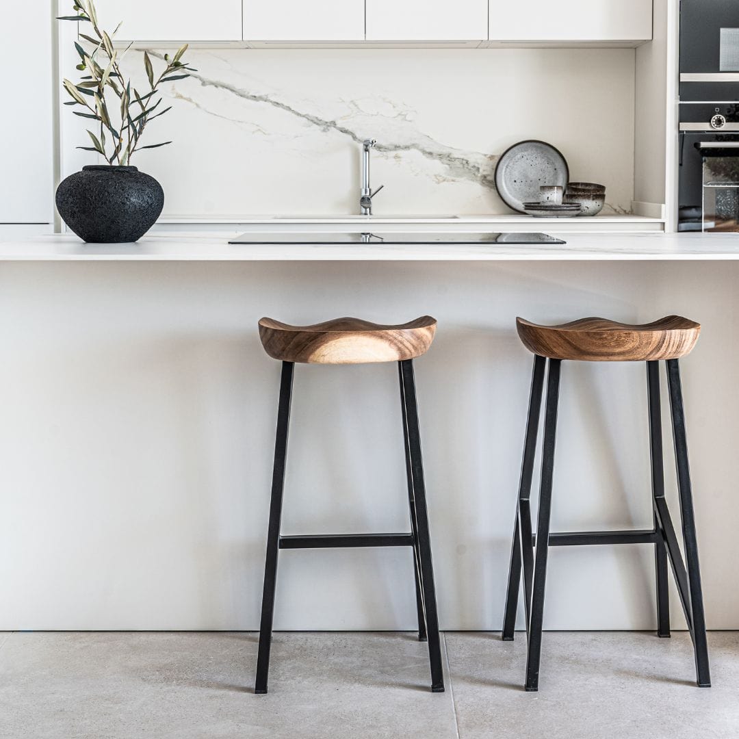 Tabouret de bar en bois de Suar | 40x36x76cm